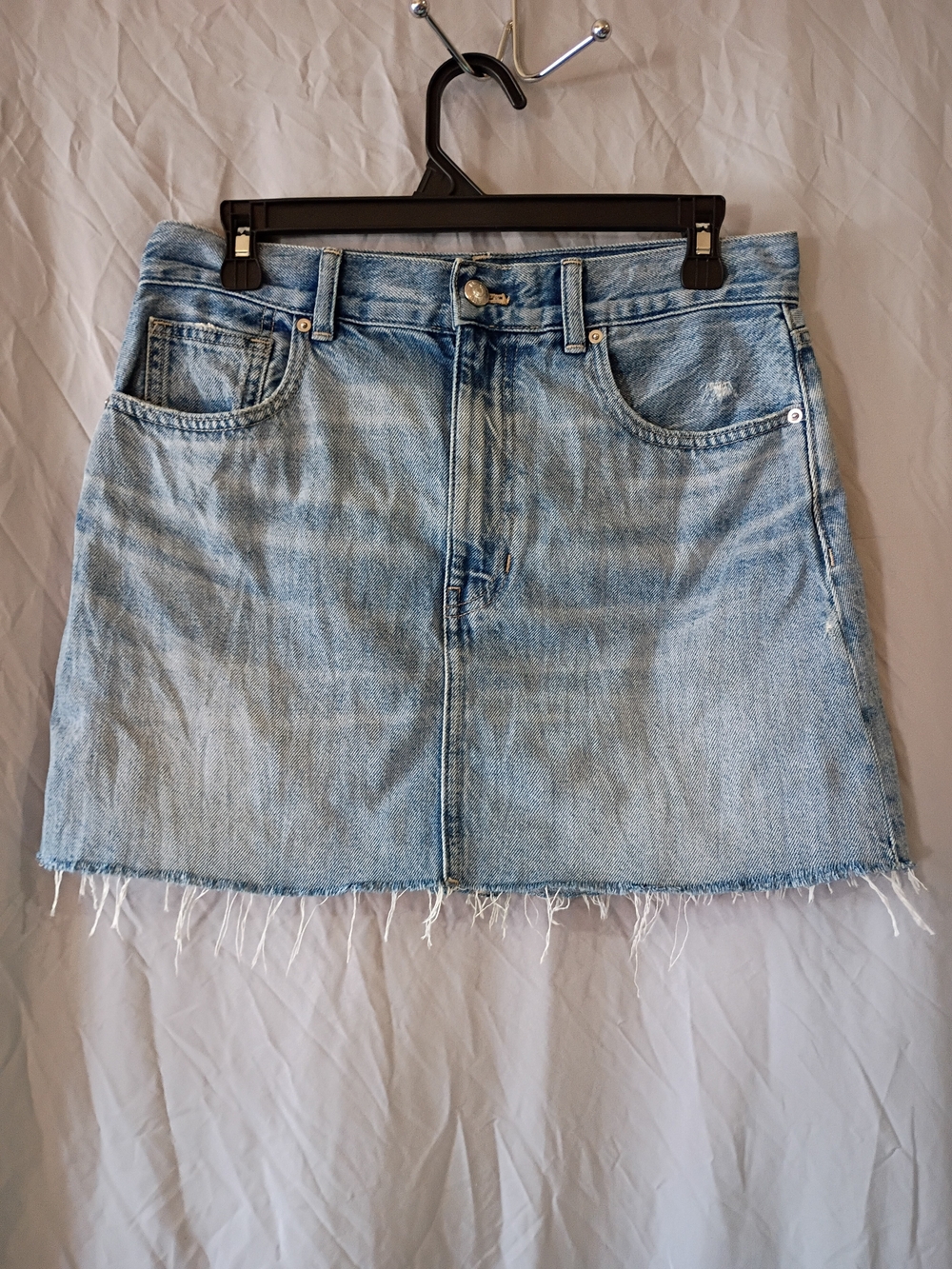 Madewell Raw-Hem Denim Mini Skirt in Kelleyville Wash